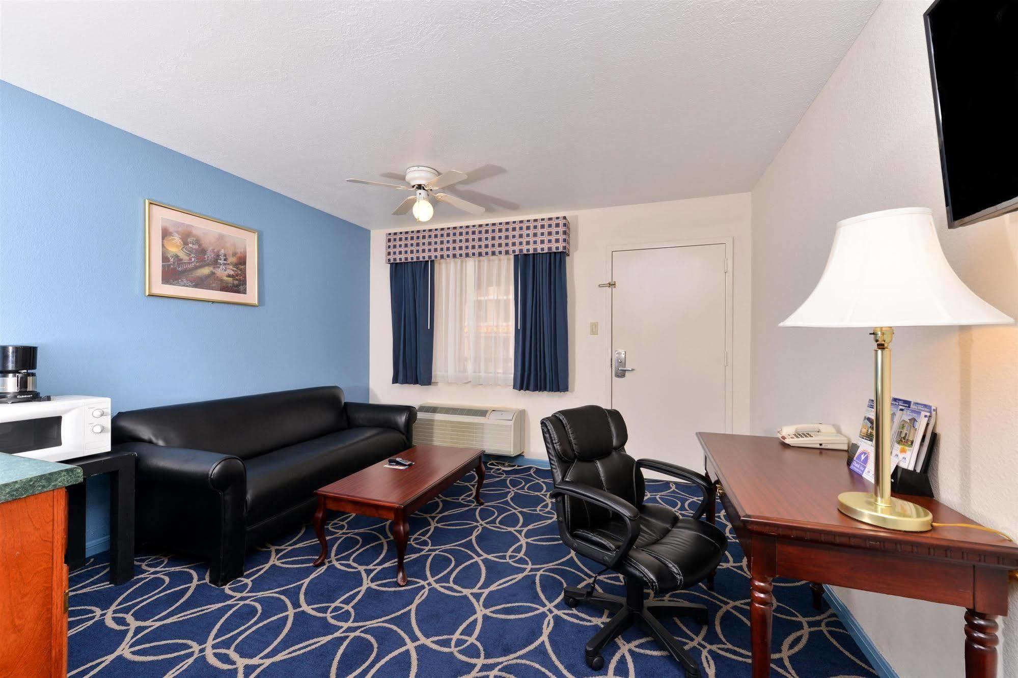 Americas Best Value Inn And Suites Houston/Northwest Brookhollow Exterior photo