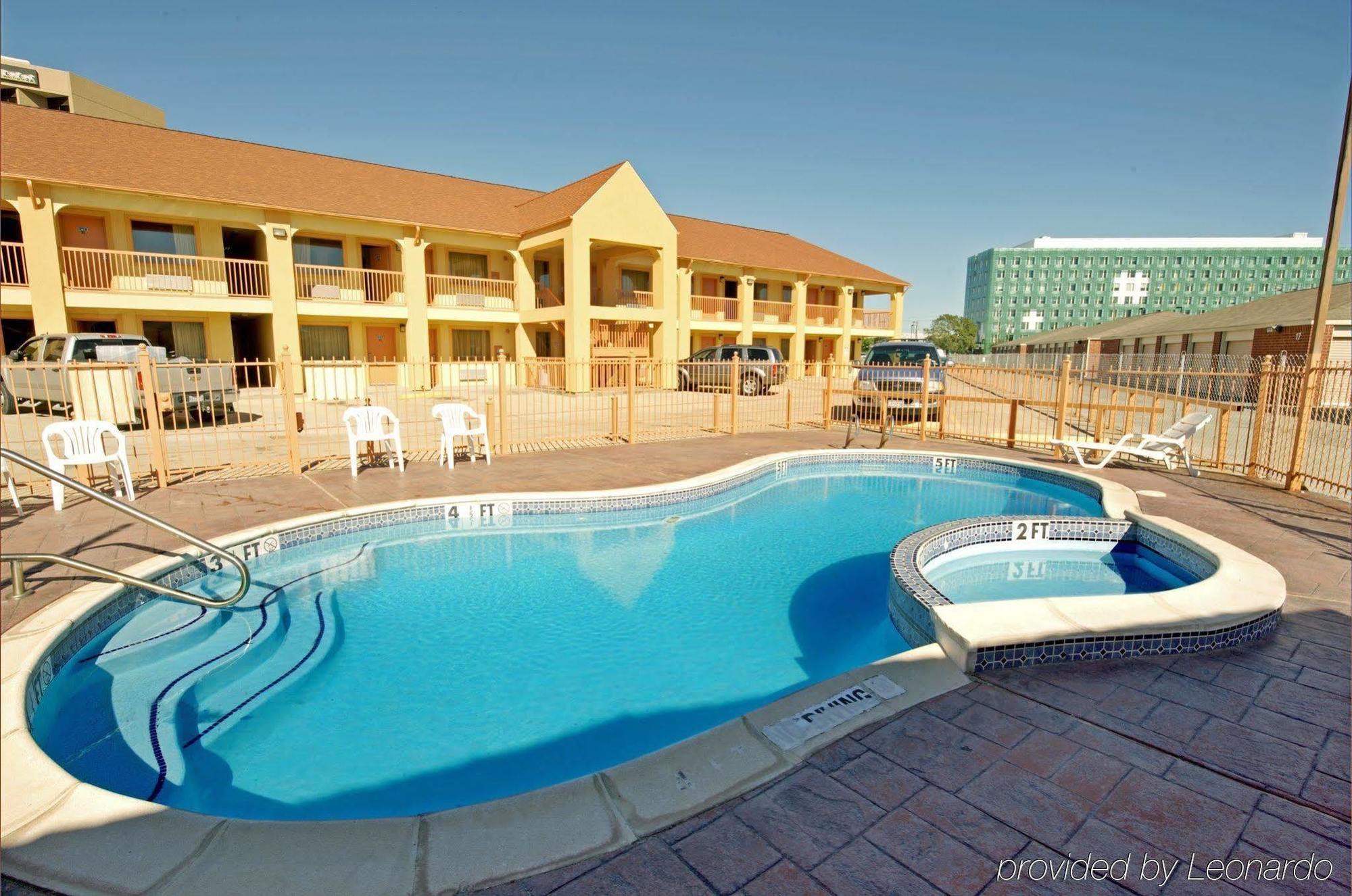 Americas Best Value Inn And Suites Houston/Northwest Brookhollow Exterior photo